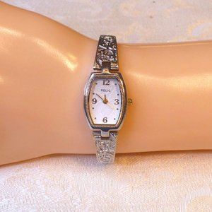 New/Like New Relic Ladies 2-Tone Adjustable Watch w/Scrollwork Design, New Batr.